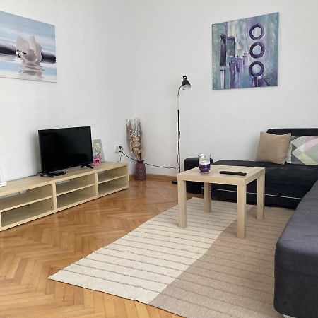 Central Suite Varna Esterno foto